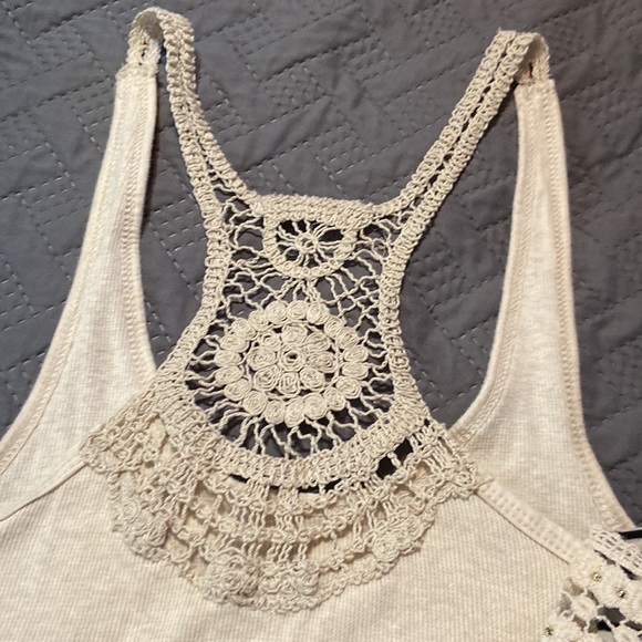 Set of 2 Women’s Tank Tops - Picture 7 of 7